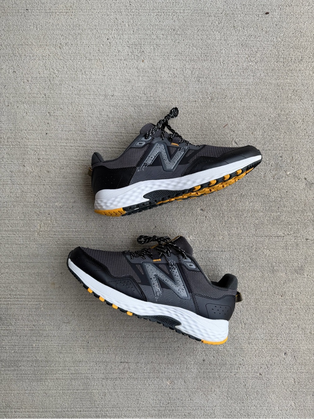New Balance 410v8 Trail Running Shoes Mens Size 11.5 4E Wide Grey/Black MT410LG8 - Picture 2 of 9